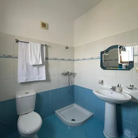 Mecaj Country house *